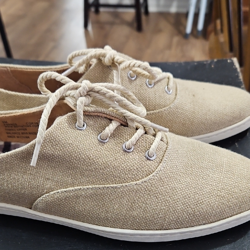 Born Canvas Lace-Up Shoes Size 9